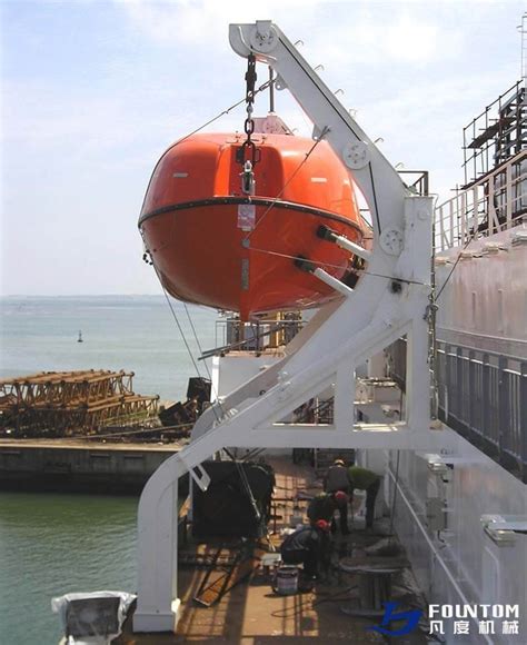 LIFEBOAT LAUNCHING GRAVITY DAVIT .
